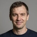 Улыбающийся клиент казино 5288219, оценивший детальный анализ требований по отыгрышу бонусов на сайте